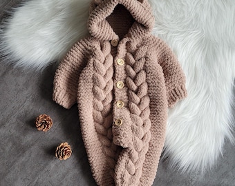 Strickanleitung Baby Overall PDF auf Deutsch/Russisch• nahtloses Stricken • Zopfmuster  • Größen 56–80 cm • Baby Geschenk