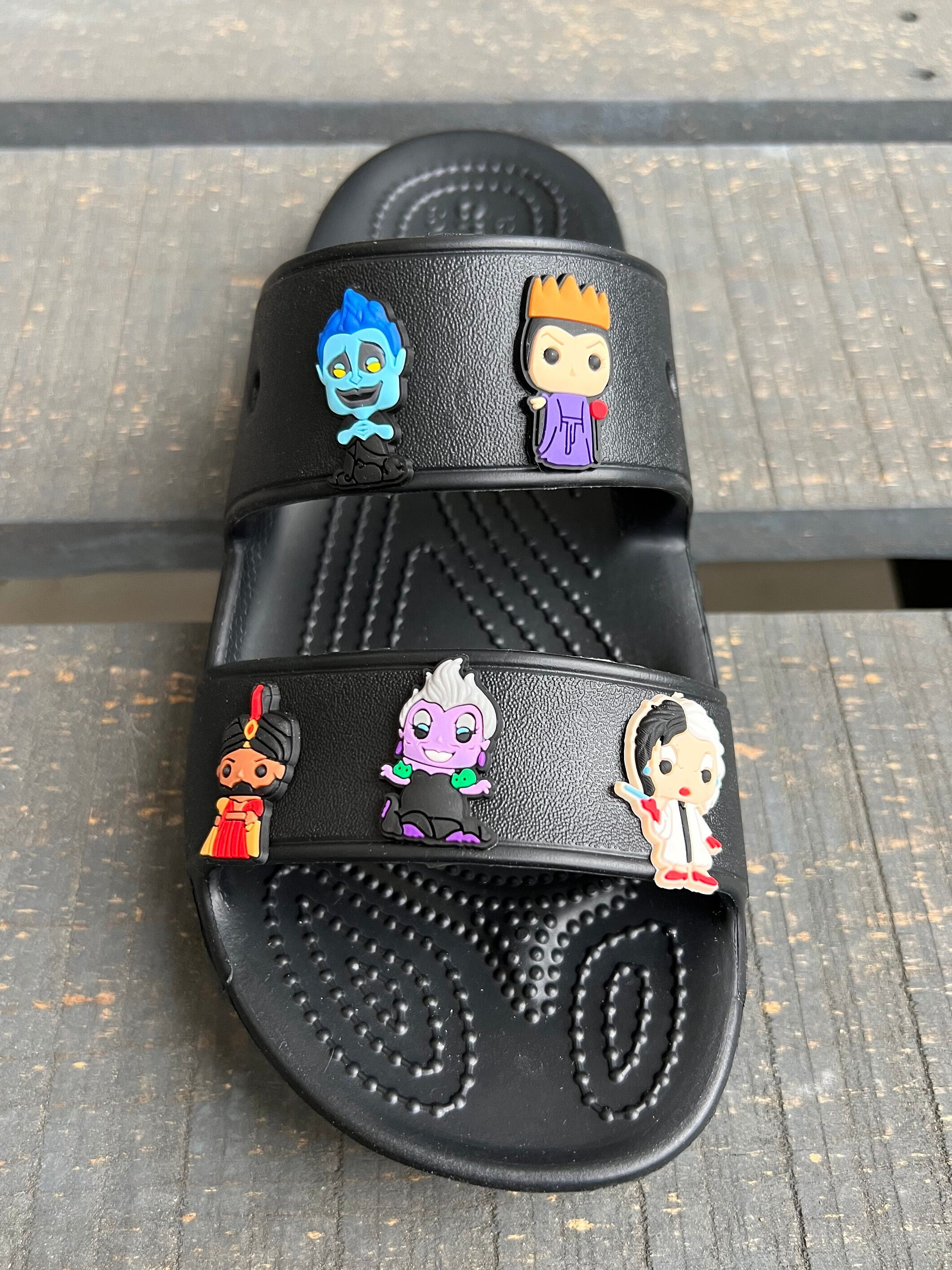 Aladdin crocs hot sale