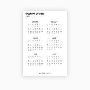Könnte beinhalten: Ein weißes Blatt mit einem Kalenderlayout für 2026. Der Kalender umfasst die Monate Januar bis Juni, wobei die Tage jedes Monats in einem Raster angeordnet sind. Der Text "CALENDAR STICKERS" und "PAPERTARIE" sind ebenfalls sichtbar.
