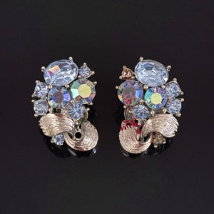 Vintage LISNER Flower Clip On Earrings: Blue Rhinestone Floral Design