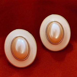 Elegant Vintage Pearl Clip On Earrings