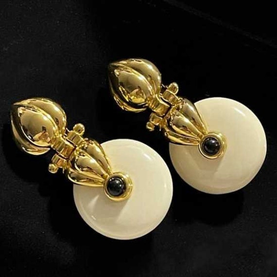 Vintage Joan Rivers Clip-On Earrings: Elegant Gold-Tone Design