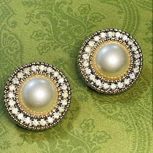 Luxurious VTG Pearl Gold Clip On Earrings