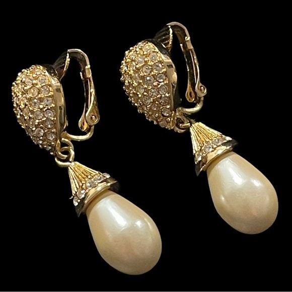 Elegant Vintage Dior Pearl and Rhinestones Dangling Clip on
