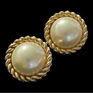 Classic Vintage Dior Pearl Clip-on Earrings