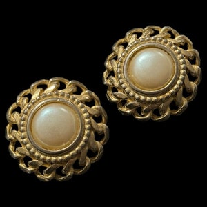 Vintage Pearl Clip On Earrings: Gold Tone, Large Size
