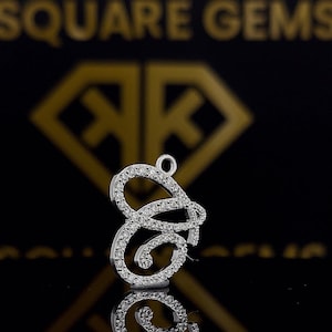 Colgante de moissanita con inicial en plata de ley 925, colgante pequeño con inicial y nombre, colgante de moissanita con letra, regalo para novio/novia.