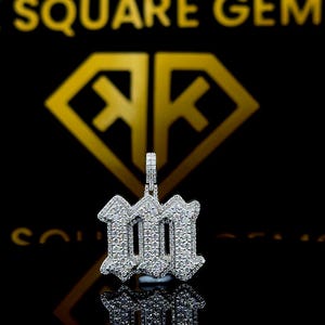 Dije de medallón con inicial "m" de moissanita/Colgante con inicial A de moissanita/Colgante con m personalizado con diamantes/Dije con letra inicial de la A a la Z en plata 925