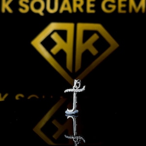 Colgante de moissanita con inicial de la A a la Z/ Colgante con letra pequeña/ Colgante con letra inicial/ Regalo de cumpleaños para ella/ Diamante de moissanita con inicial cursiva