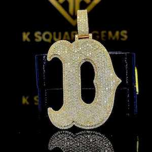 Dije de medallón con inicial "D" de moissanita / Colgante con inicial "A" de moissanita / Colgante con D personalizada con diamante / Dije con inicial de la A a la Z