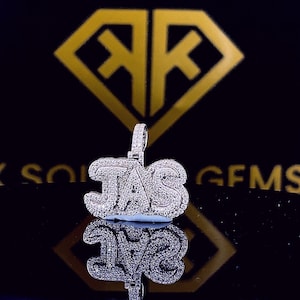 Pingente de Hip Hop com Letra Personalizada, Personalize Sua Palavra da Sorte JAS, Pingente Pequeno de Hip Hop, Pingente de Moissanite, Joia de Hip Hop Ice Out