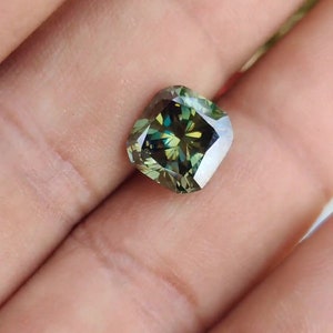 1 Carat to 5 Carat Hot Sale Cushion Cut Loose Moissanite Peacock Color Moissanite, Cushion Cut Gemstone for making Ring-Pendant, Earring