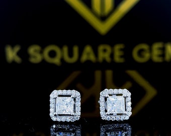 プリンセスカット モアッサナイト ハロー イヤリング：14K ホワイトゴールド スタッド