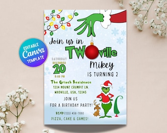 Puede incluir: Invitación de cumpleaños con temática de Grinch. La invitación dice "Join us in TWOville" y "Mikey cumple 2 años". La fecha es el 20 de diciembre a las 20:00 horas. La invitación también incluye la dirección y la información de RSVP.