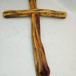 X. Croce in legno di manzanita fatta a mano.