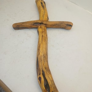 x. grande croce di legno di manzanita.