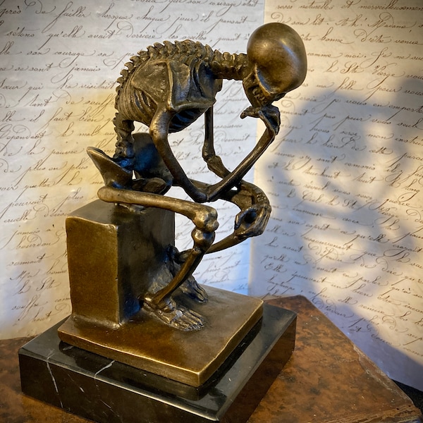 Skelett-Bronzeskulptur „Der Denker“, Kuriositätenkabinett