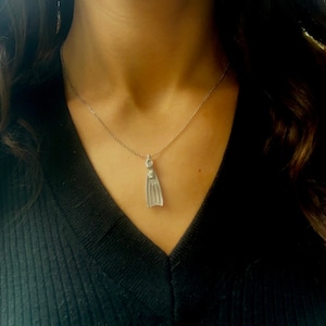 Flipper diver necklace with chain