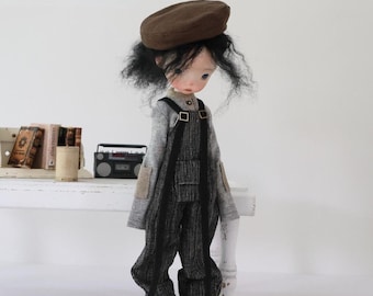 Handgemachte Vintage Puppen Kleidung für Blythe/Obitsu 24 | Karierte Latzhose & Strickjacke
