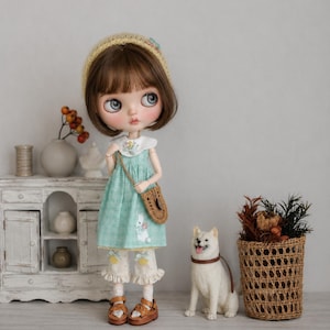 Vintage vårdockkläder för Blythe, handsydd rutig klänning, mohairhatt, volangbyxor med minivävd väska