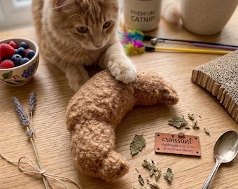 Katzenminze-Croissant – Das gemütliche Spielkissen für Feinschmecker-Samtpfoten