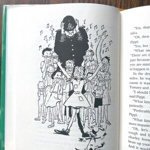 Pippi Longstocking: Pippi Goes on Board, by Astrid Lindgren bild 4