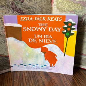 The Snowy Day - Un Día Nieve - English and Spanish - Ezra Jack Keats - Classic Children&#39;s Book - Imagination Library - Vintage Paperback