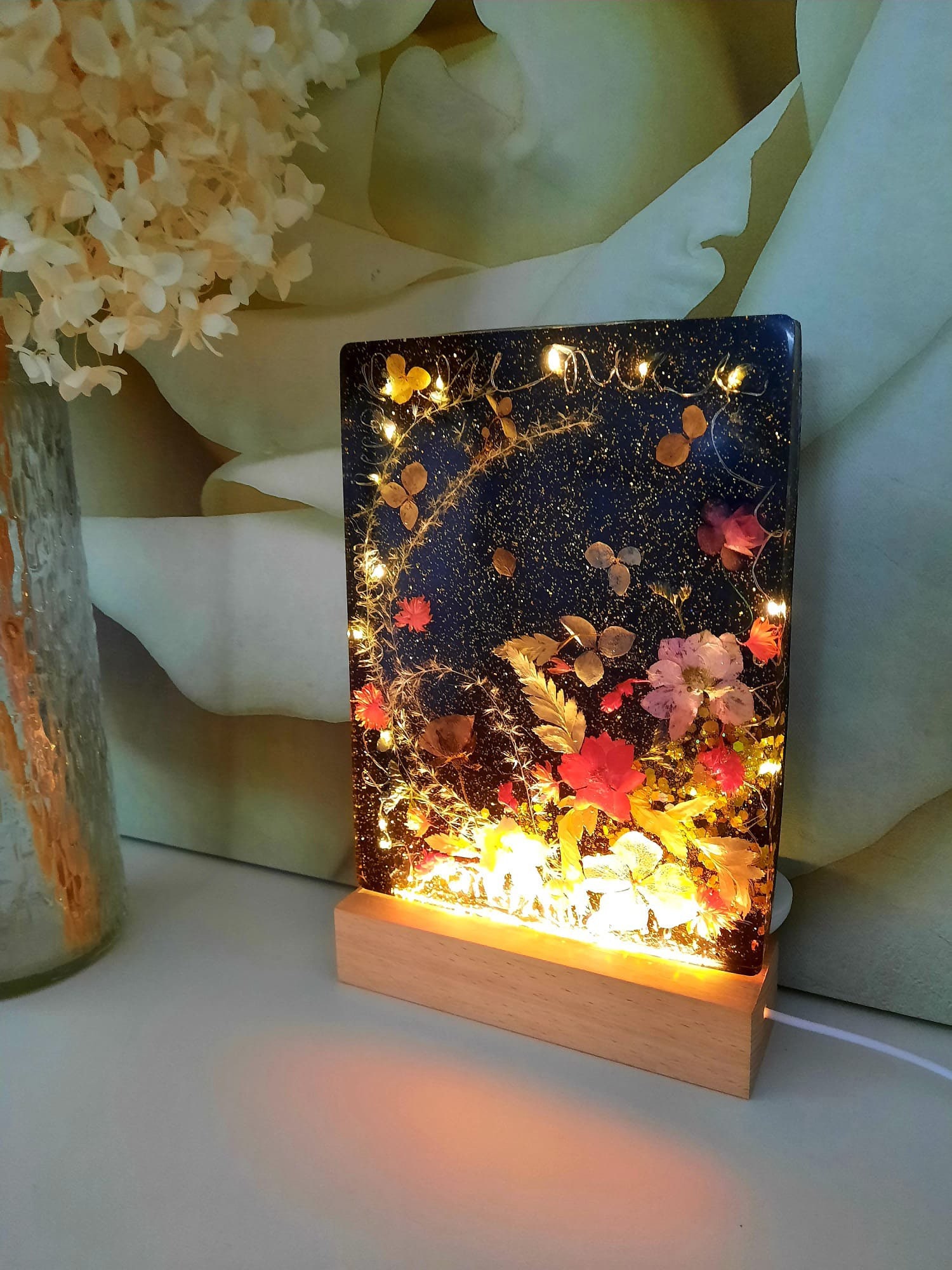 Natural Dried Flowers Resin Art Lamp, For Decoration at Rs 3000/piece in  Gurgaon