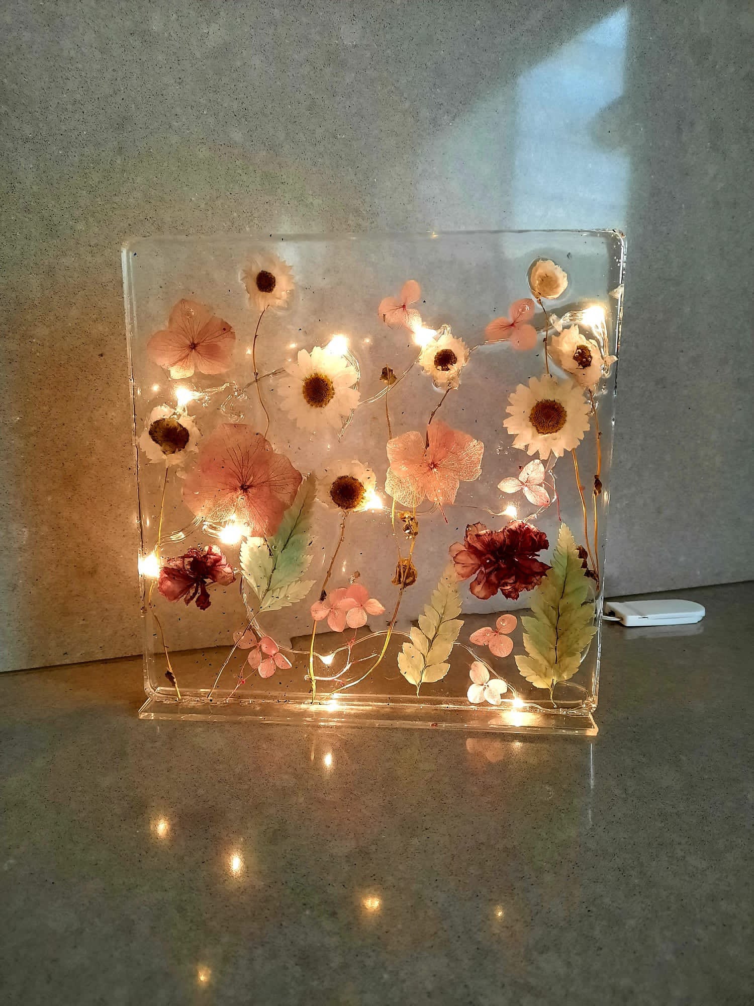 Natural Dried Flowers Resin Art Lamp, For Decoration at Rs 3000/piece in  Gurgaon