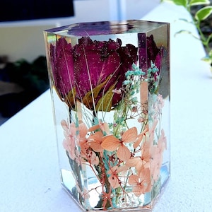 Resin lamp with real dried flowers