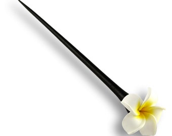 Haarnadel aus Holz Haarstab mit Frangipani Blüte sommerliches zeitloses Design