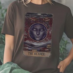 Tarotkaart PNG "The Reader" T-shirtontwerp – mystieke gezichtskunst voor Witchy, Gothic, Celestial, Fantasy kleding – digitale download