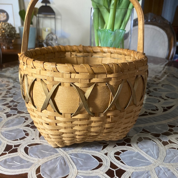 Masterfully hand woven eastern North American Indian  handled basket  (Mi’kmaq)