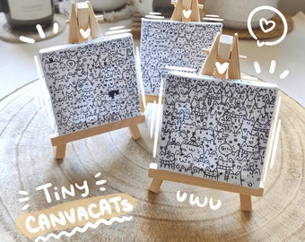 petits CANVACATS sur un stand | mini dessin sur toile | Doodle chat mignon | art kawaii | oeuvre d'art mignonne | mini toile sur pied