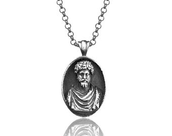 Collar de plata del emperador estoico Marco Aurelio