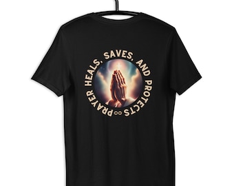 Peut inclure: T-shirt noir avec un graphique circulaire de mains en prière avec une croix et le texte "Prayer Heals, Saves, and Protects" en or.