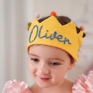 Corona di compleanno ricamata a mano per neonati e bambini, corona personalizzata per feste di compleanno con nome del bambino, ricordo per il primo compleanno e occasioni speciali