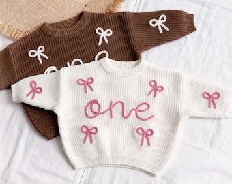Erster Geburtstag Pullover, One Hand bestickter Pullover, Baby One Outfit, Benutzerdefinierte Baby 1. Geburtstag, personalisierte Jungen und Mädchen Outfit