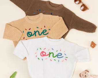 Pull premier anniversaire de bébé, pull d'anniversaire de bébé tricoté à la main, tenue bébé automne/hiver, 1er anniversaire de bébé personnalisé, tenue personnalisée garçon/fille