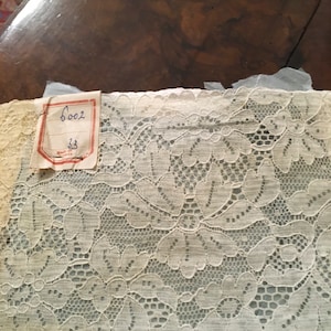 Pizzo antico francese di Calais beige in cotone degli anni 50 immagine 3