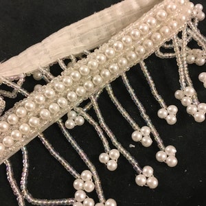 Vecchia  passamaneria con frangia in perle. Laccio bianco per vestiti d’epoca ,abiti da sera o rifiniture creative