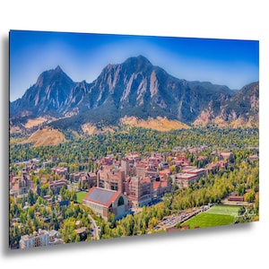 CU Boulder-kunst aan de muur: Folsom Field en Flatirons - Colorado View