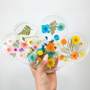 Personalized Botanical Flower Resin Tray | Pressed Flowers Trinket Dish | Perfect Crystal Holder | Handmade Christmas Gift | Nature Decor |