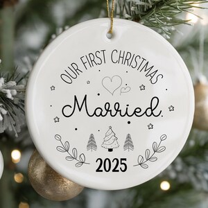 Adorno de Navidad para recién casados 2025, regalo para recién casados, recuerdo de recién casados, primera Navidad de casados