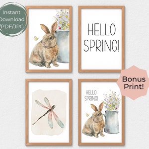 Pode incluir: Conjunto de quatro impressões de arte de parede imprimíveis com ilustrações de aquarela de um coelho, uma libélula e o texto "Hello Spring!" em uma fonte simples. As impressões são perfeitas para adicionar um toque de primavera à decoração da sua casa.