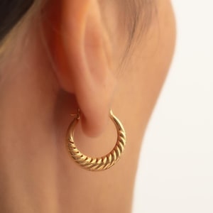 14K Solid Gold Dainty Mussel Hoop Earrings / Mussel Earings / Musel Round Earings /  Gift For Her