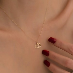 14K Solid Gold kleine Lotus Halskette / minimalistisch gestaltete Lotus Blume Halskette