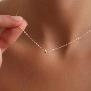14K massivt guld halsband med litet Dorica-kula / supertunt kedjehalsband / superfint halsband
