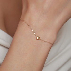 14K Solid Gold Dainty Heart Bracelet / Tiny Heart Bracelet / Schmuckgeschenk für sie
