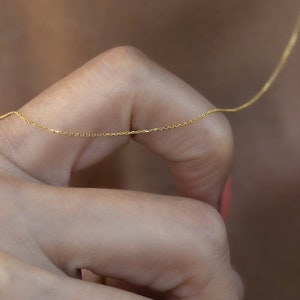 14K massivt guld kabelkedja halsband 0,7 mm / Supertunt kedjehalsband / Elegant kedjehalsband